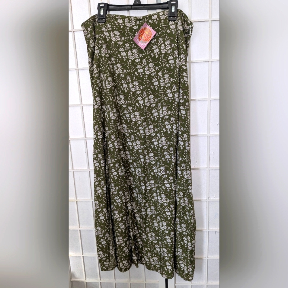 MISS SPARKLING Flowy Maxi Skirt - Size Large